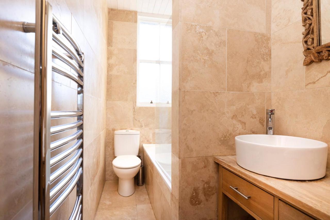 Joivy Old Town 1-Bed Apartment With Stunning Views Единбург Екстер'єр фото