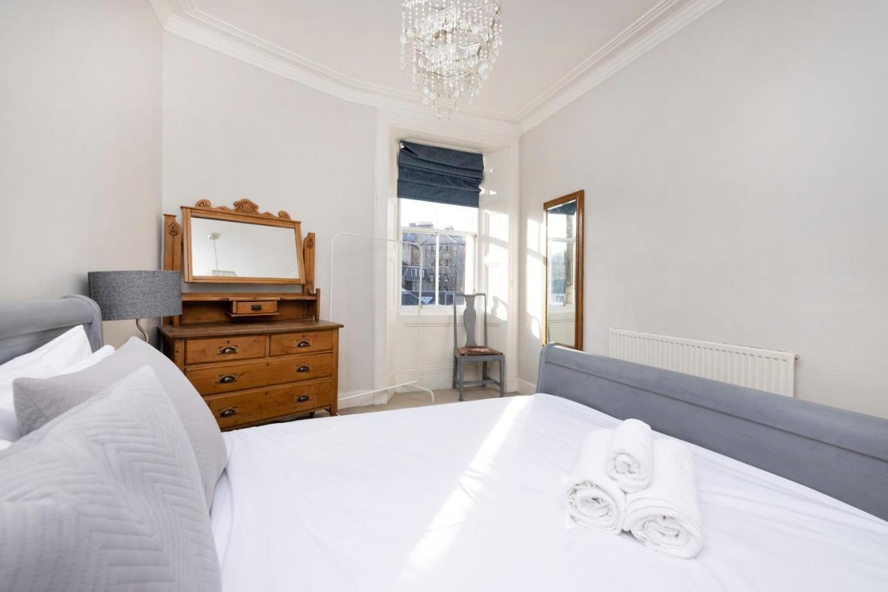 Joivy Old Town 1-Bed Apartment With Stunning Views Единбург Екстер'єр фото